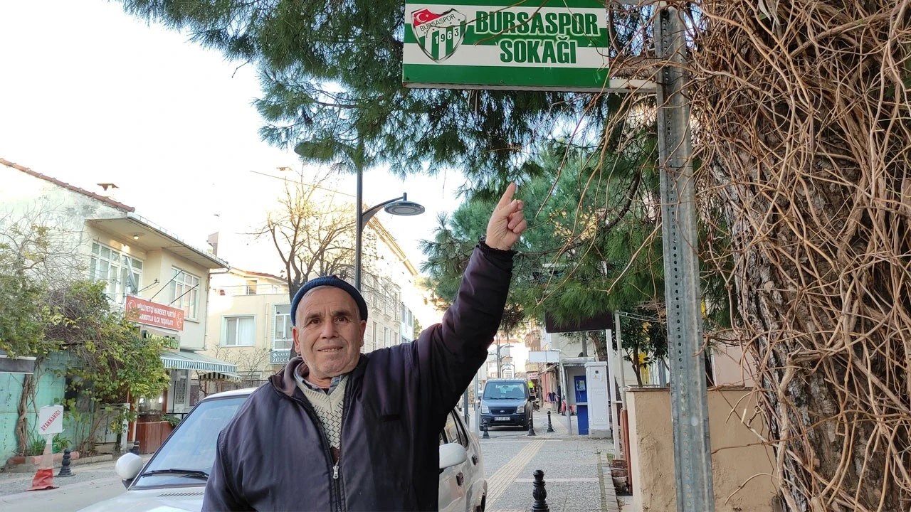 Böyle takım aşkı görülmedi! Oturduğu sokağın adını değiştirtti