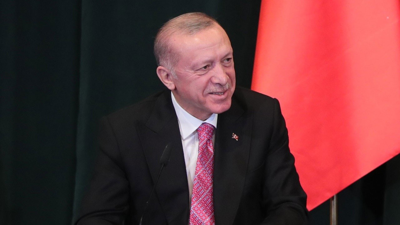 Cumhurbaşkanı Erdoğan&#039;dan Arnavut gazetecinin sorusuna gülümseten cevap