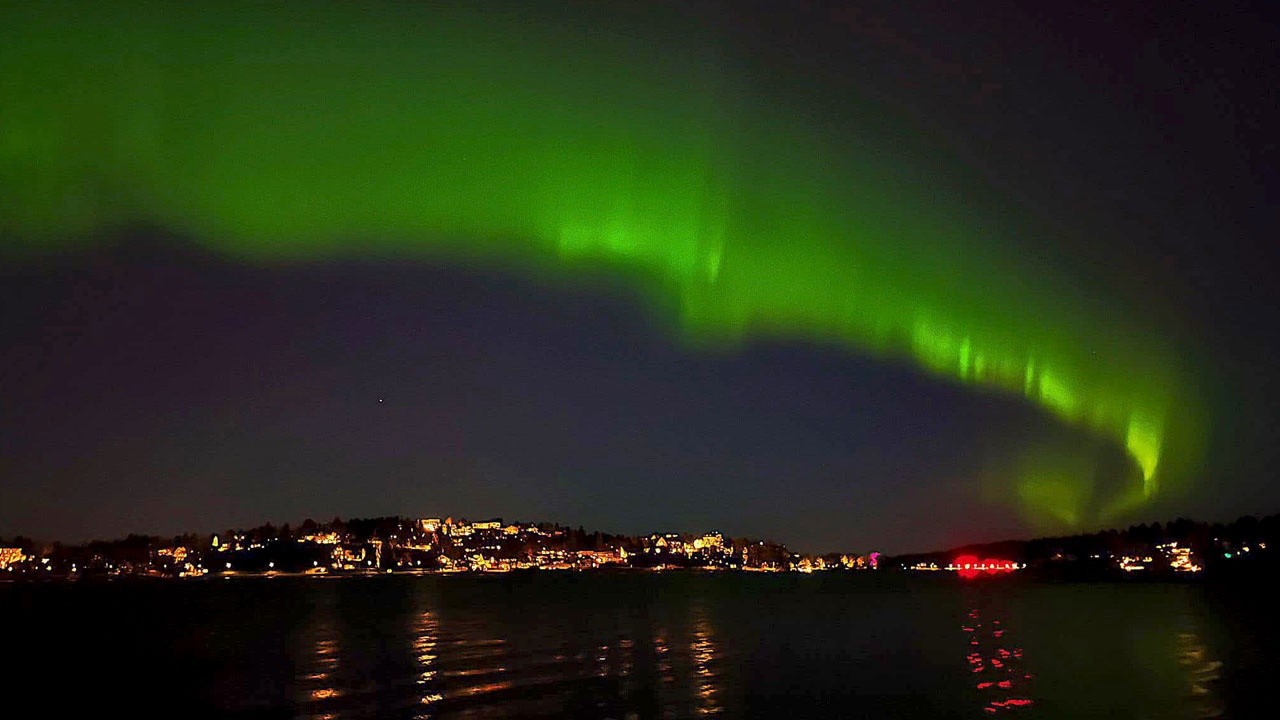 Dünya&#039;nın manyetik alanında yırtık oldu Stockholm&#039;de Kuzey Işıkları görüldü