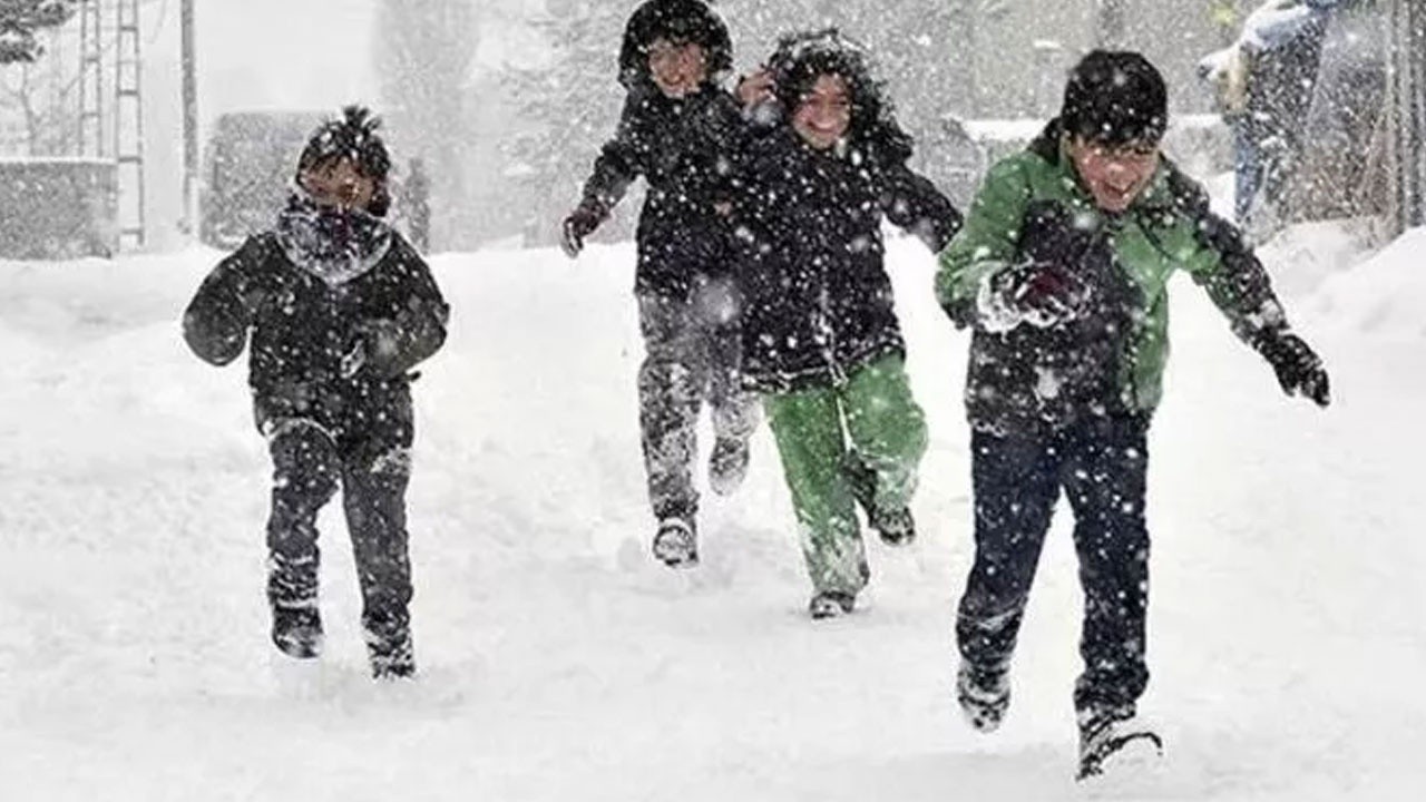 Eğitime kar ve fırtına engeli: 5 ilde okullar tatil edildi
