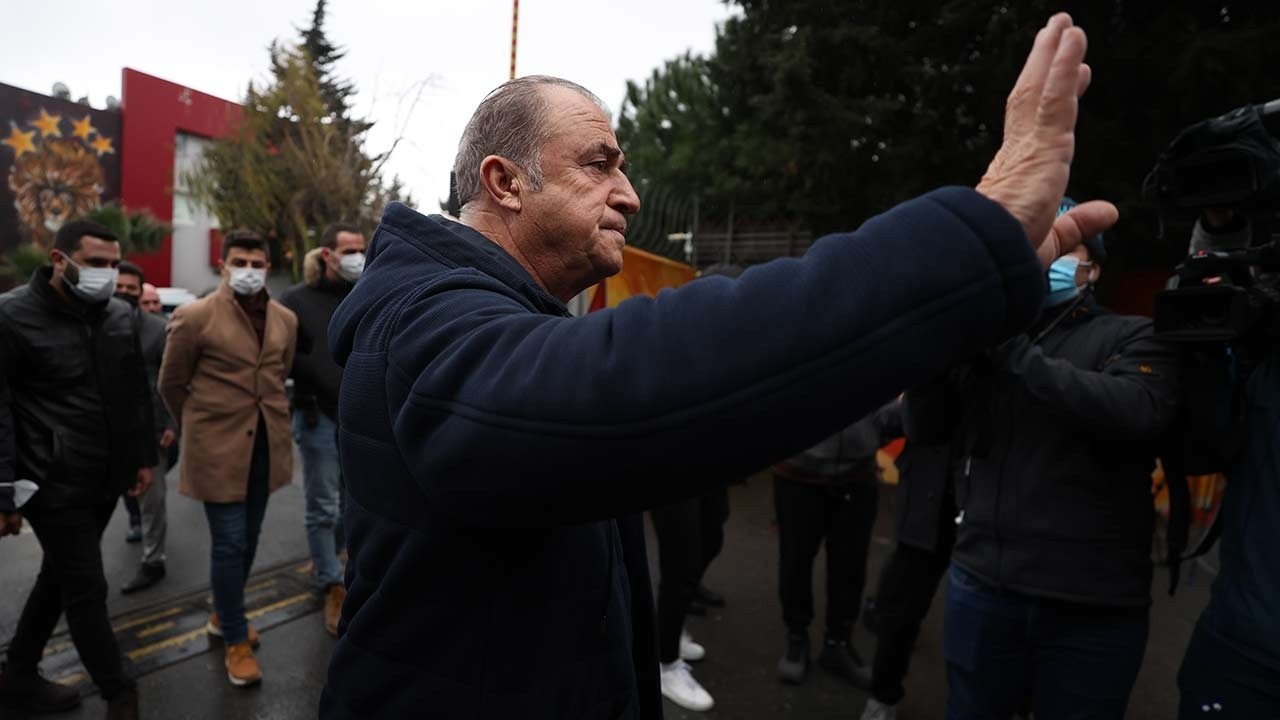 Fatih Terim&#039;in vedalaşmaya gittiği Florya&#039;da &#039;yönetim istifa&#039; sesleri