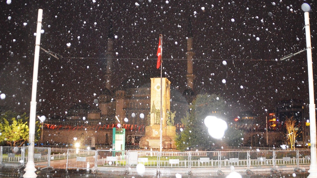 İstanbul, Ankara ve çok sayıda il için kar uyarısı! Asıl hareketlilik başlıyor... (23 Ocak 2022 hava durumu)