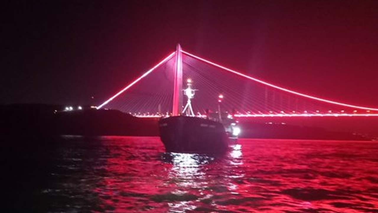 İstanbul Boğazı&#039;nda alarm! Gemi trafiği durduruldu