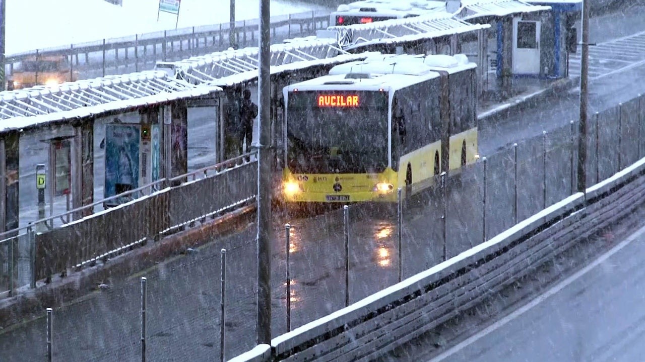 İstanbul&#039;da kar yağışı etkili oldu! Meteoroloji Genel Müdürlüğü&#039;nden son değerlendirmeler geldi