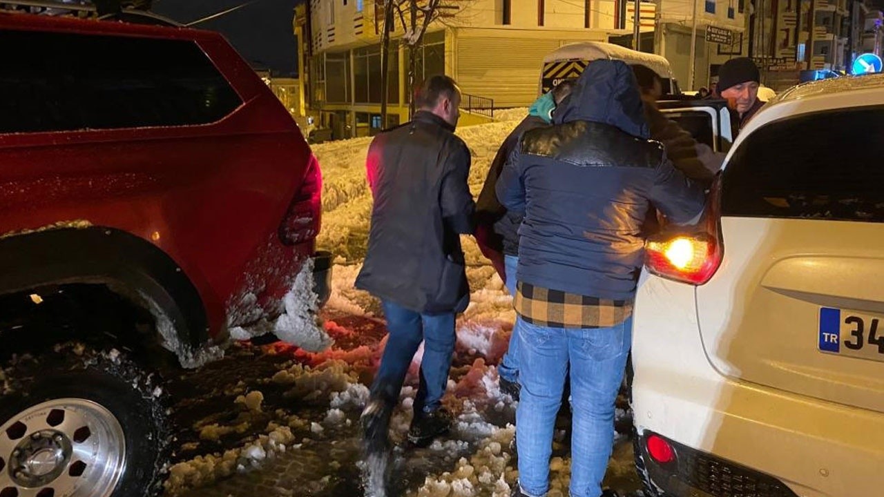 Kar yağışı nedeniyle yolda kalan hasta hayatını kaybetti