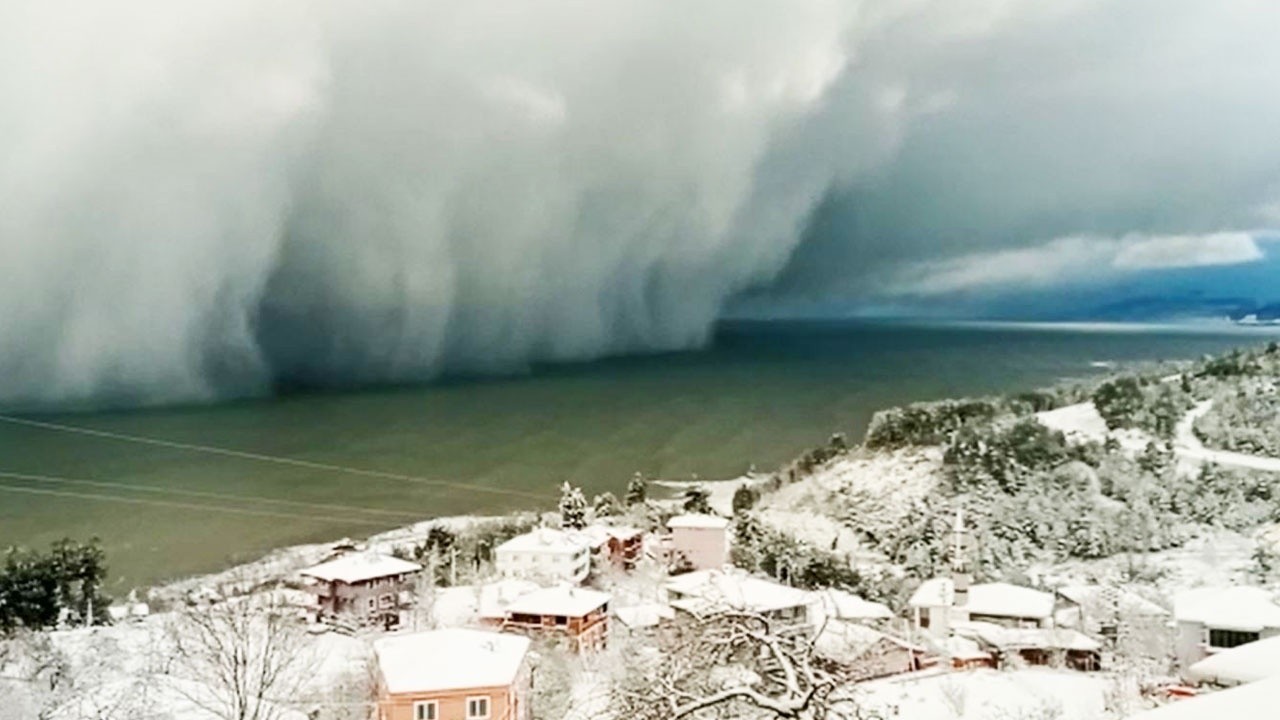 Bulutlar adeta denize indi! Meteoroloji mühendisi sebebini açıkladı