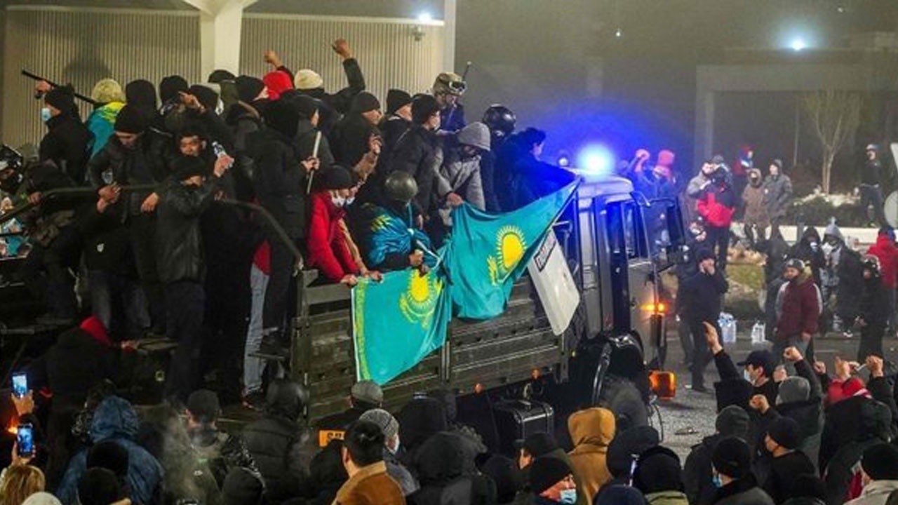 Kazakistan&#039;da protestocuların eylemlere son vermesi için 4 talebi var