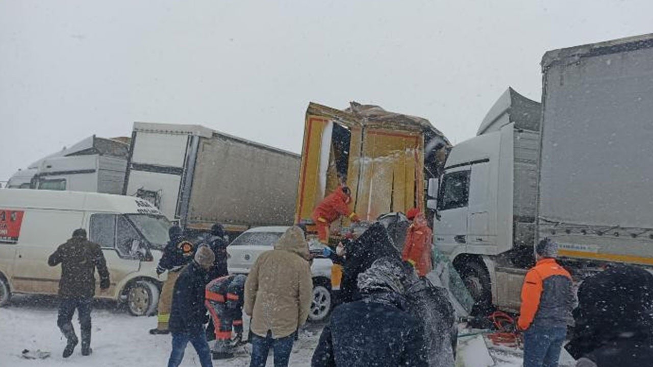 Mardin’de kar zincirleme kazaya sebep oldu