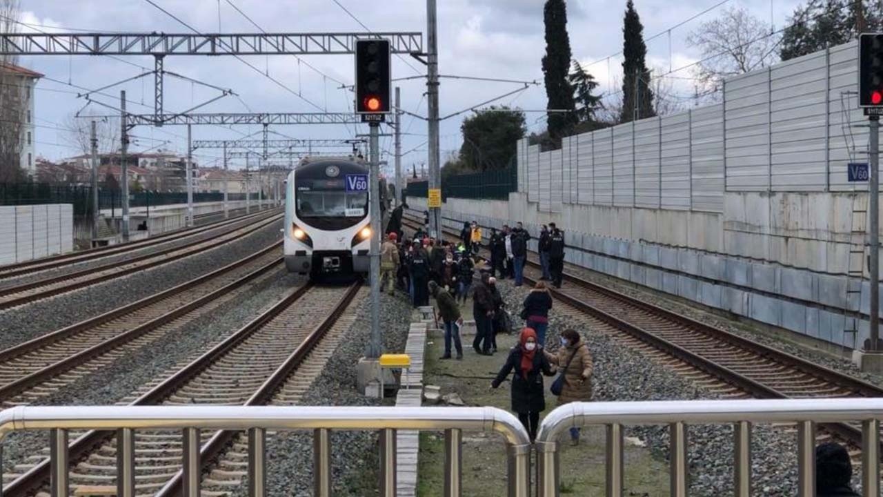 Marmaray&#039;da intihar! Trenin altına atlayan kadın hayatın kaybetti