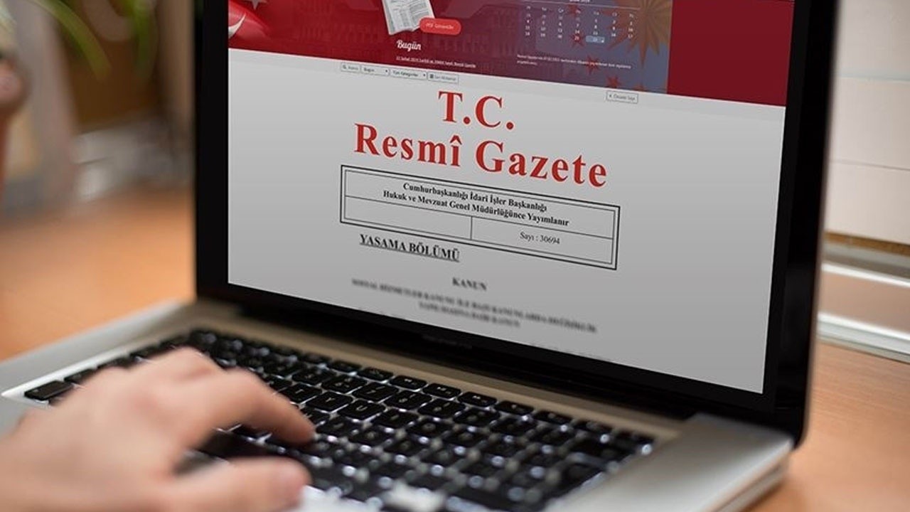 Memur ve emeklilere ek zam yasası Resmi Gazete&#039;de