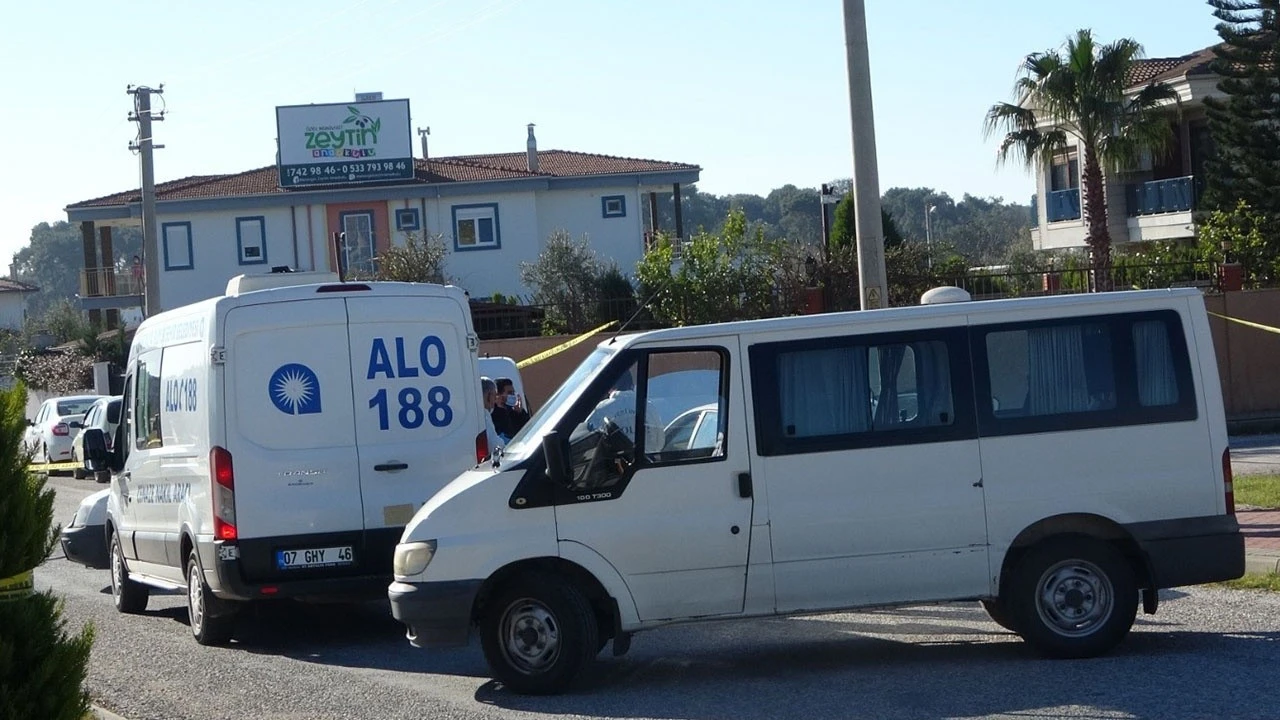 Mobilya ustası aracında ölü bulundu
