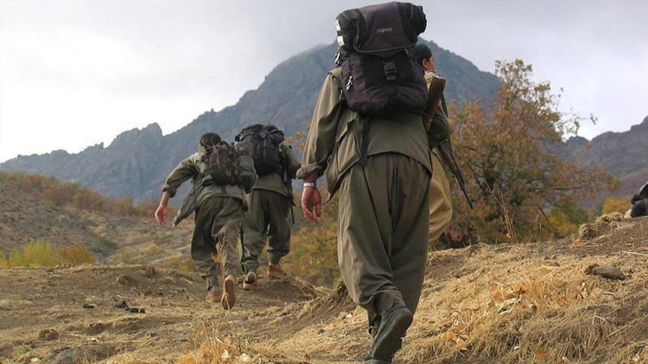 PKK’ya içeriden darbe! 4 PKK’lı daha teslim oldu