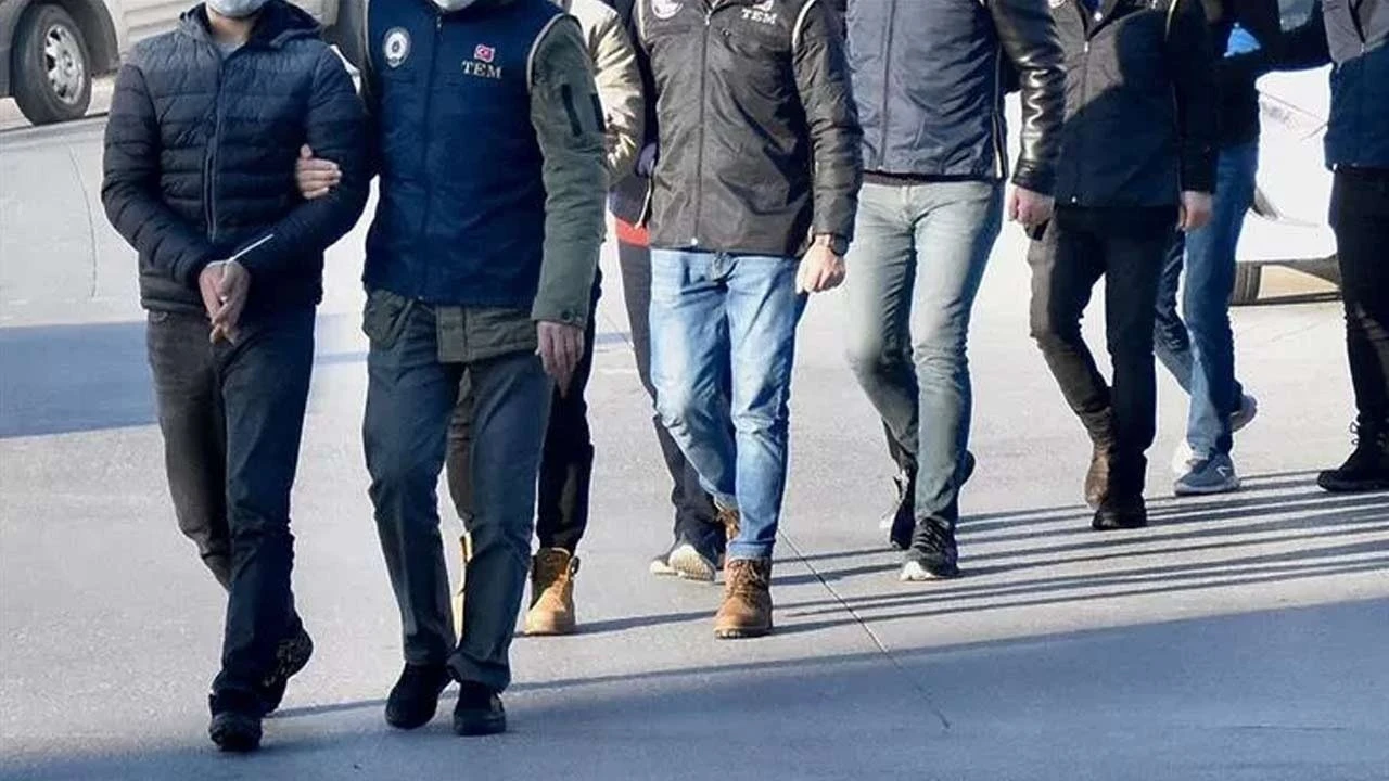 Polislik sınavı sorularını sızdıran 7 kişiye FETÖ&#039;den gözaltı