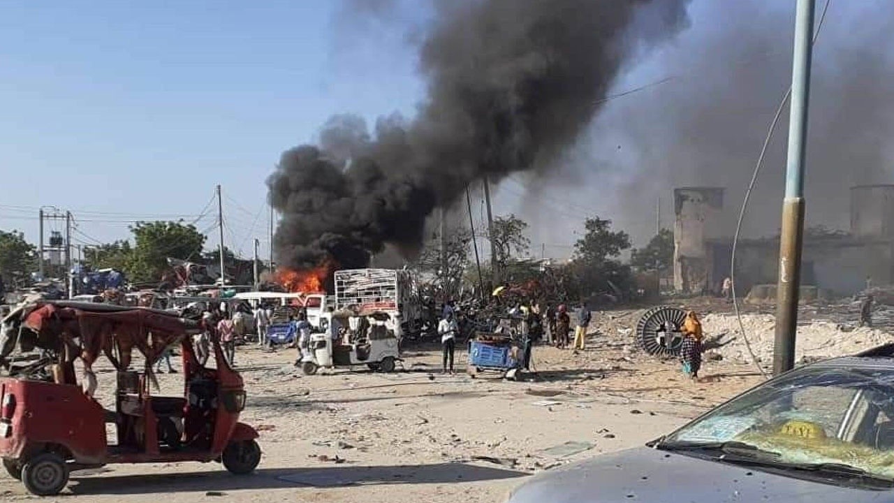 Somali&#039;de bomba yüklü araçla saldırı: Yaralılar var
