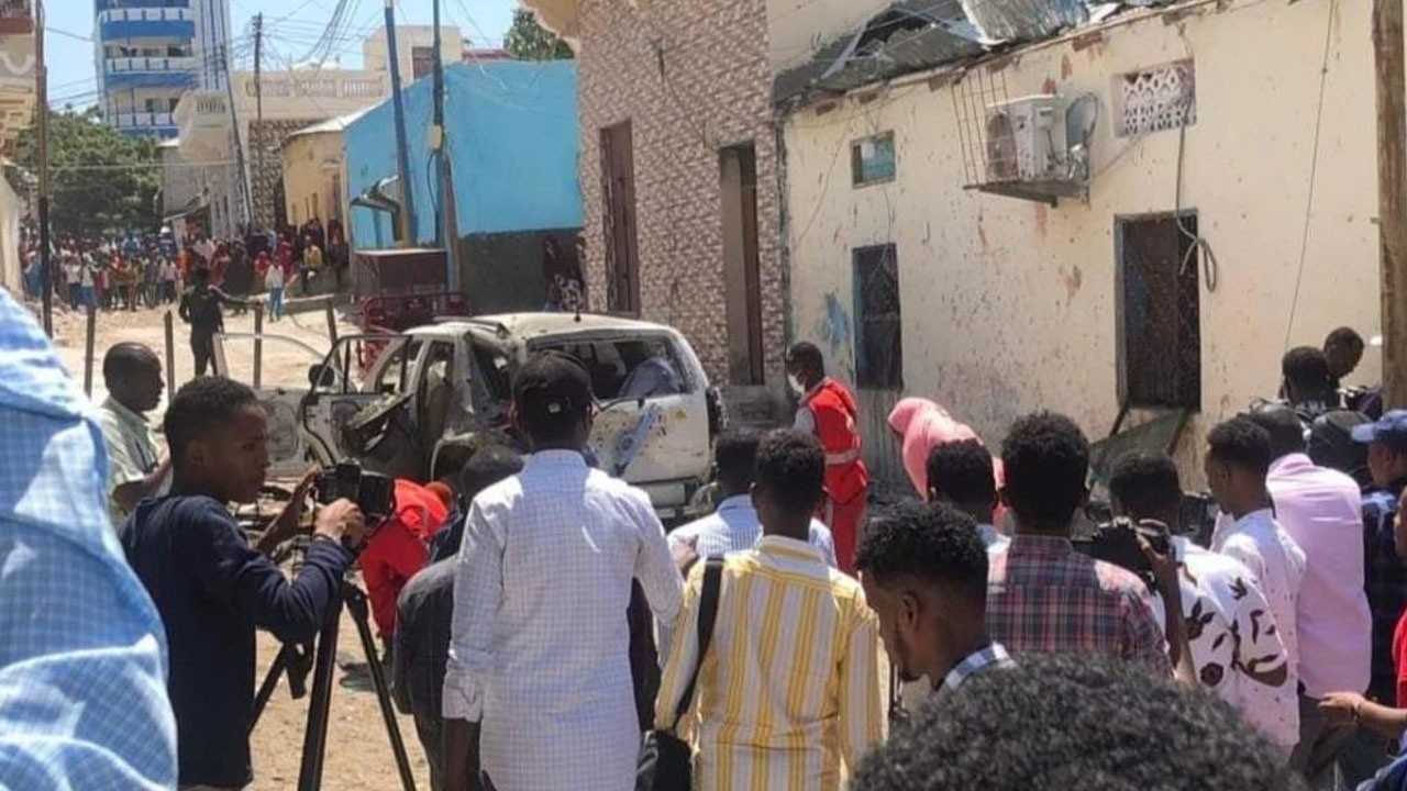 Somali&#039;de bombalı saldırı: Hükümet sözcüsü yaralandı