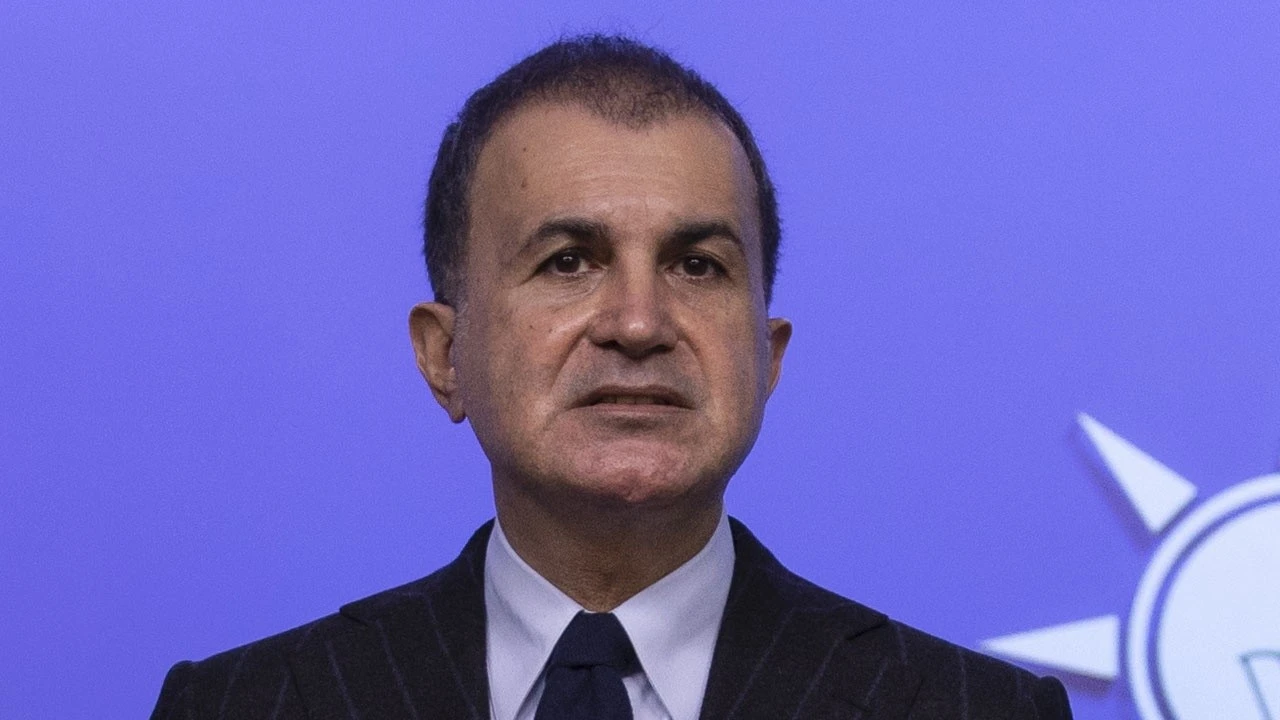 Son dakika! Çelik'ten Macron'a tepki: Medeniyet anlayışını ona hediye ediyoruz