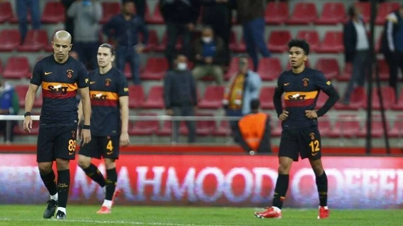 Son dakika! Galatasaray&#039;da flaş ayrılık! Sözleşmesi feshedildi