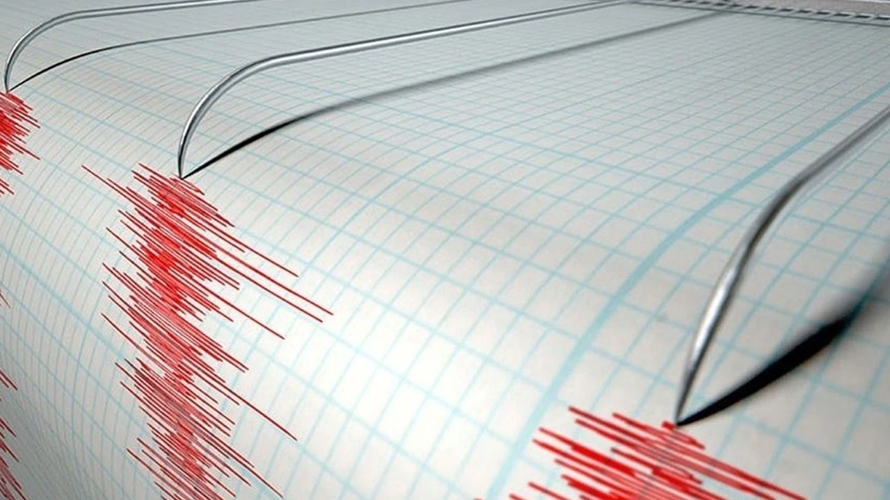 Son dakika: Balıkesir&#039;de deprem! İstanbul da sallandı