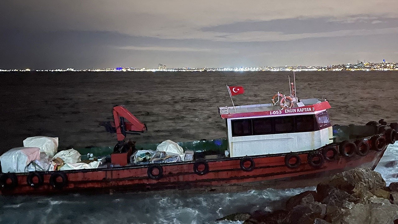 Son dakika: Kadıköy&#039;de gemi kazası! 2 kişi sağ kurtarıldı