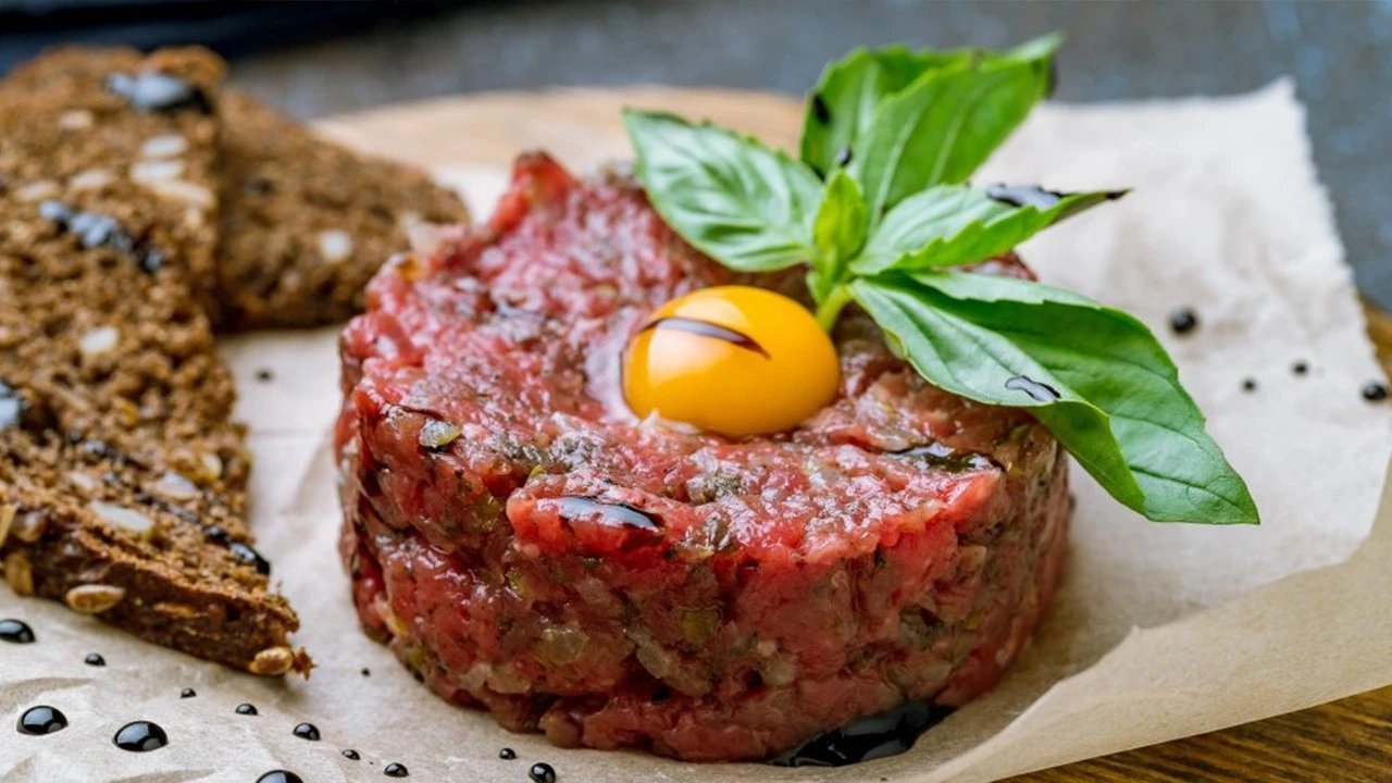 Steak Tartar nedir, nasıl yapılır? Steak Tartar yapmak için gerekli malzemeler, tarifi ve hazırlanışı...