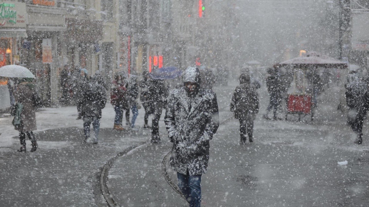 Uzmanlardan İstanbul için yeni kar uyarısı! Meteoroloji duyurdu: Akşam saatlerine dikkat