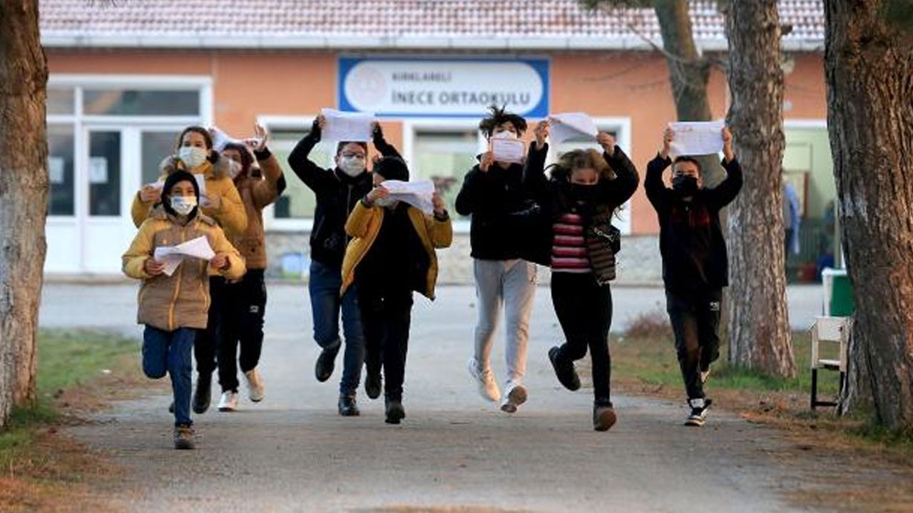 Yarıyıl tatili uzayacak mı? Milli Eğitim Bakanı Özer açıkladı