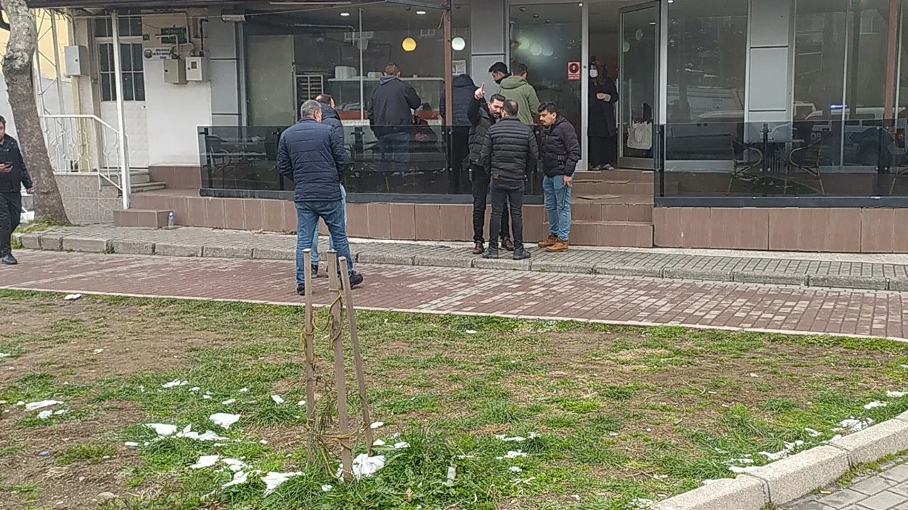 Yoldan geçene el salladı, kanlar içinde kaldı