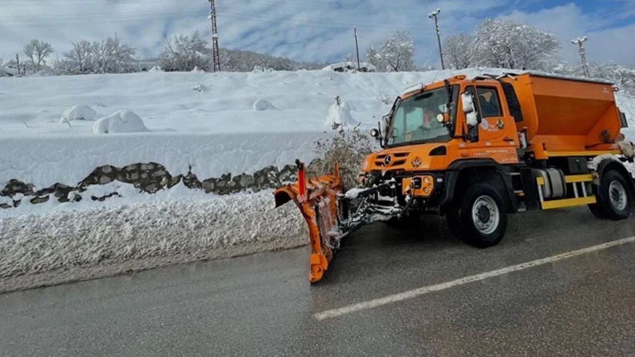 Yurt genelinde kar bilançosu: 75 yol ulaşıma kapalı