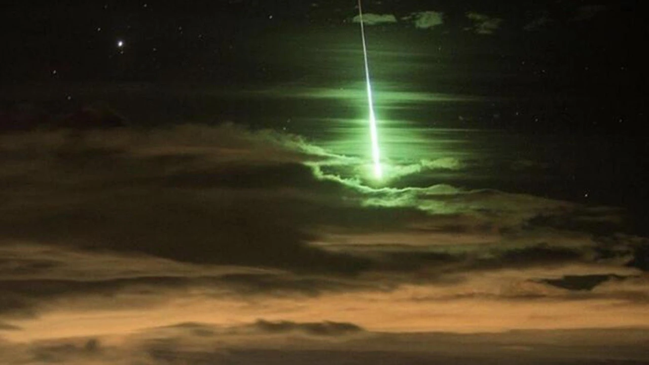 İstanbul’a meteor mu düştü? Meteor nedir? Göktaşı düşmesi sonucu ne olur?