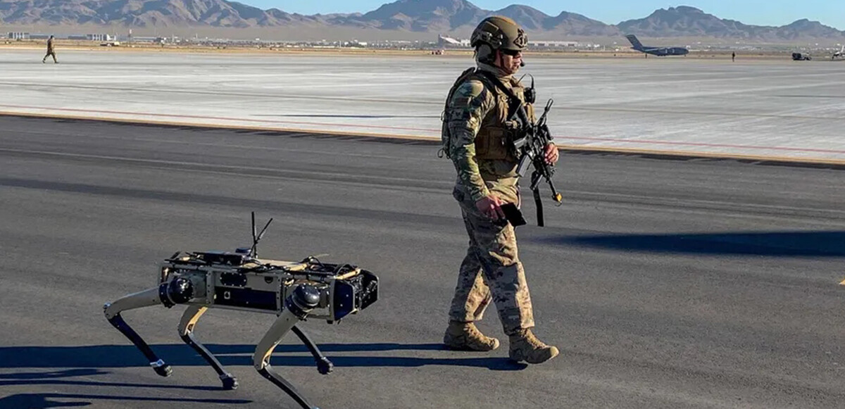 ABD ordusu, robot köpeklerini sahaya indirdi