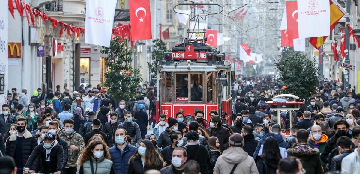 Salgında Omicron etkisi: Türkiye&#039;de her 4 kişiden biri pozitif