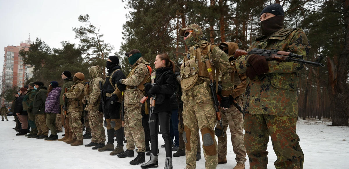 Kiev'de savaşa hazırlık: Halka temel savunma eğitimi verildi