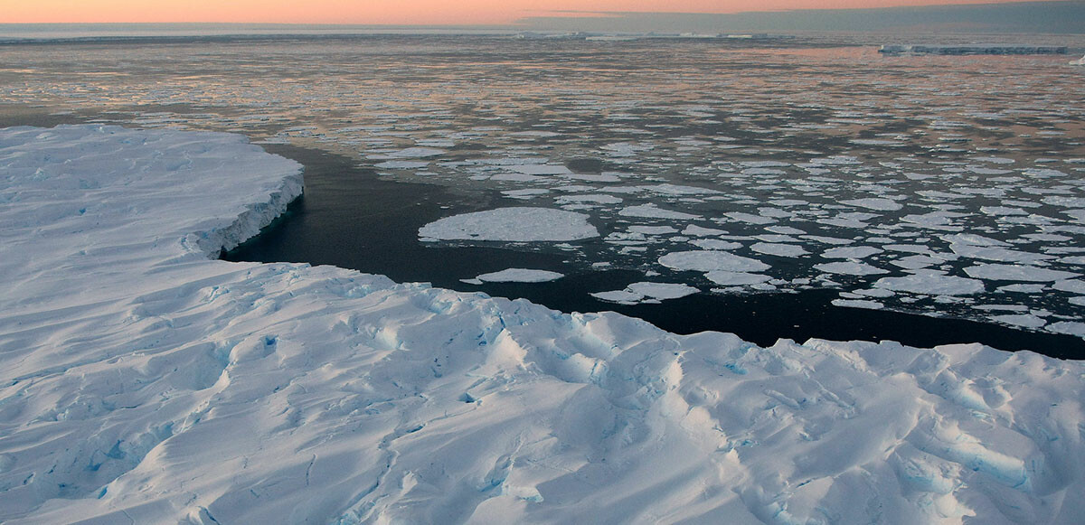 Küresel ısınma ve iklim değişikliği etkisiyle buzullar hızla eriyor. (Foto: Torsten Blackwood - Pool)