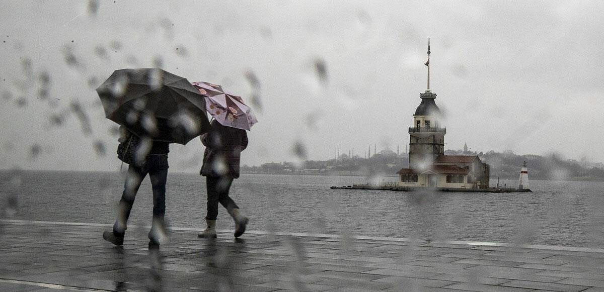 İstanbul'da soğuk hava ve fırtınanın iki gün daha devam etmesi beklenirken Cuma günü ise sıcaklıklar yükseliyor.