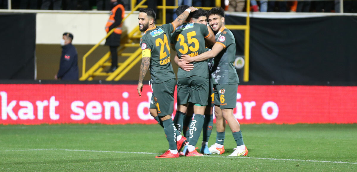 Aytemiz Alanyaspor, çeyrek finale yükseldi.