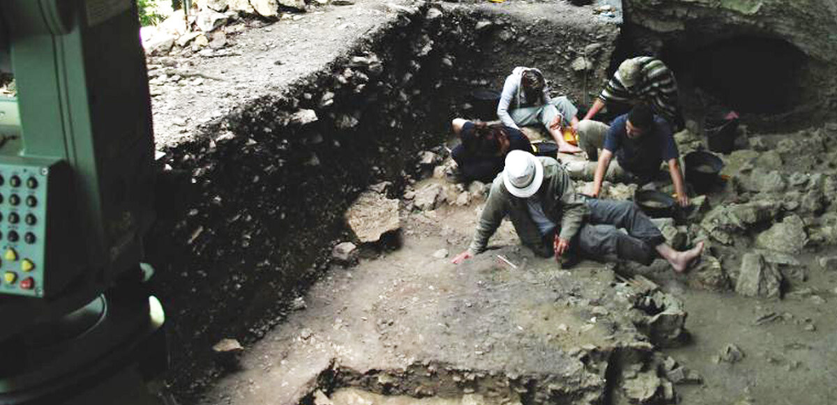 Arkeolojik kanıtlara göre, ilk insanların Avrupa'ya gelişi 43.000 ile 45.000 yıl öncesine dayanıyordu.