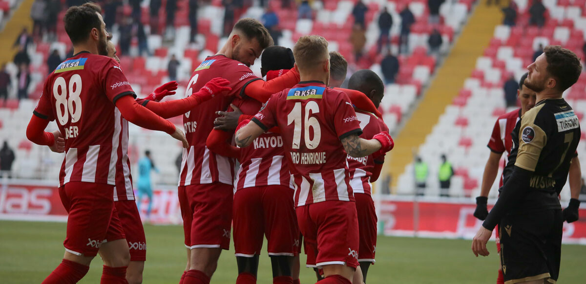 Sivasspor, Yeni Malatyaspor'u 2-1 mağlup etti.