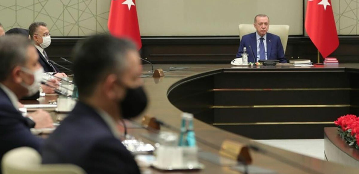 Beştepe'de Erdoğan başkanlığında toplanacak olan kabinede KDV indirimi, ekonomide yeni adımlar ve Rusya-Ukrayna krizi tartışılacak.