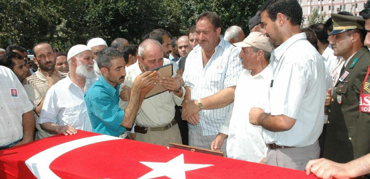 Şehir Jandarma Er Şahin Çakan'ın naaşı, asri mezarlıktan alınarak şehitliğe defnedildi.