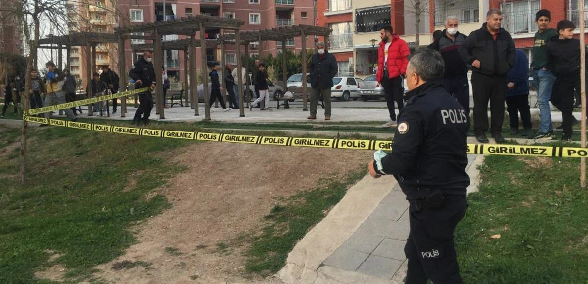Platonik aşık dehşet saçtı: Hançerle öldürdü, arkadaşını yaraladı