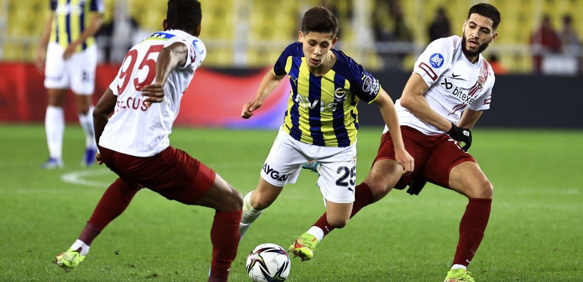 Fenerbahçe'nin 16 yaşındaki genç yıldızı Arda Güler performansıyla alkış topladı.