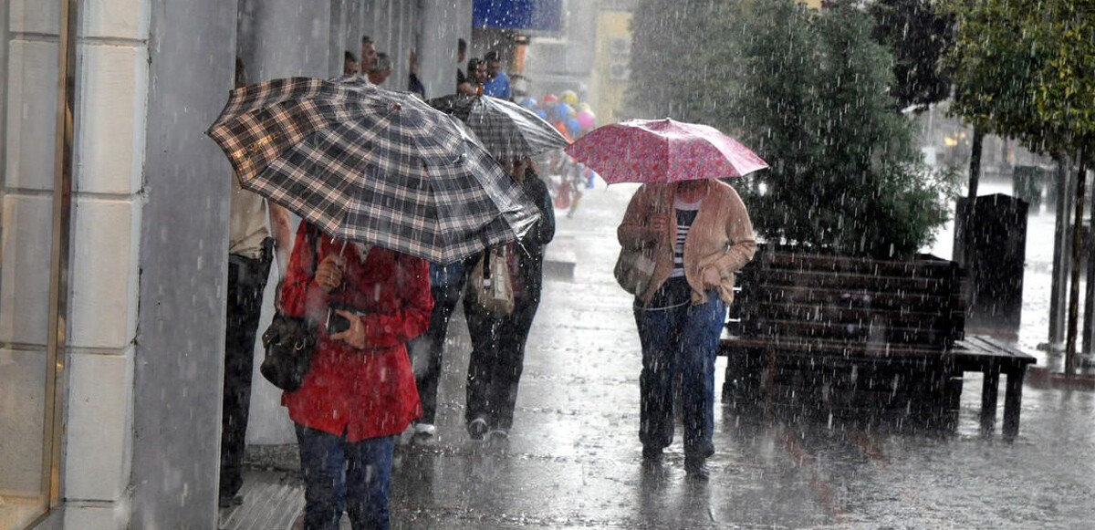 Meteoroloji su baskını, yıldırım ile ulaşımda aksamalar gibi olumsuzluklara karşı dikkatli ve tedbirli olunmasını istedi