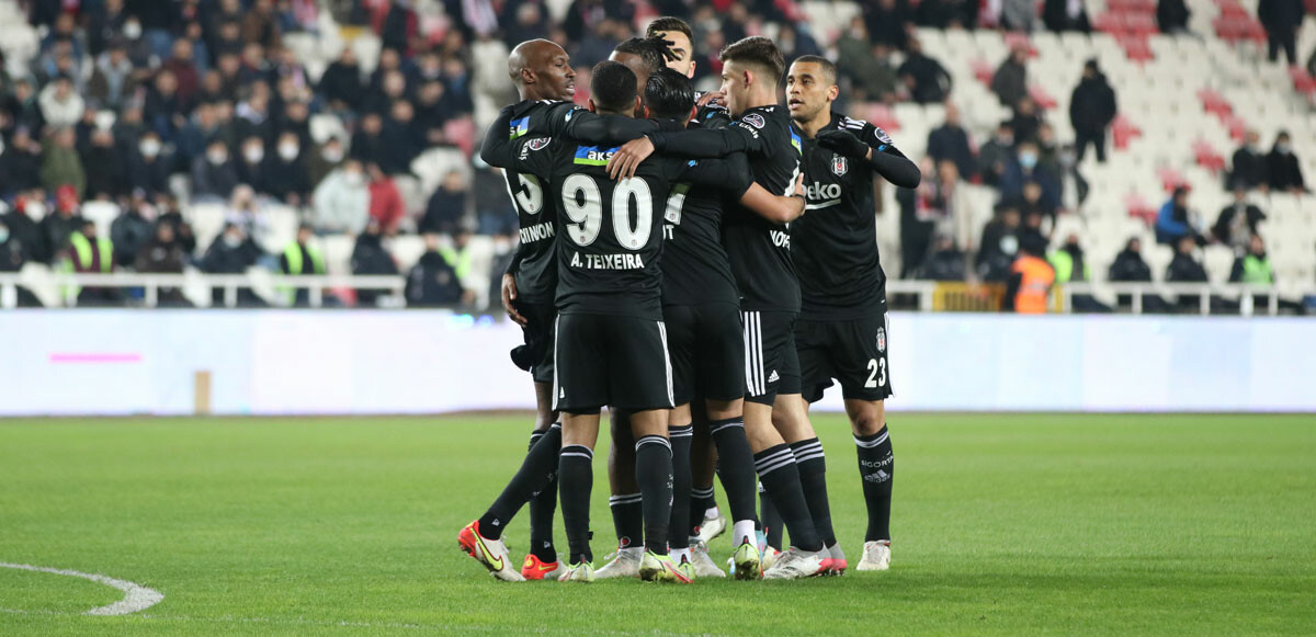 Beşiktaş, Sivas'ta üç puanı üç golle aldı.