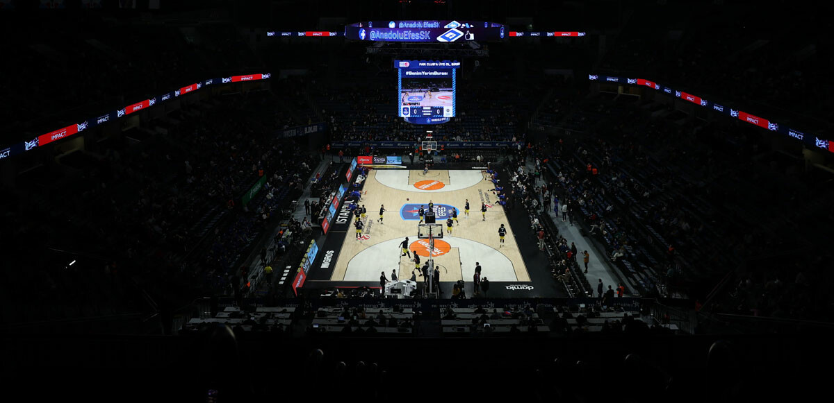 Anadolu Efes-Fenerbahçe Beko maçında seyirci rekoru kırıldı