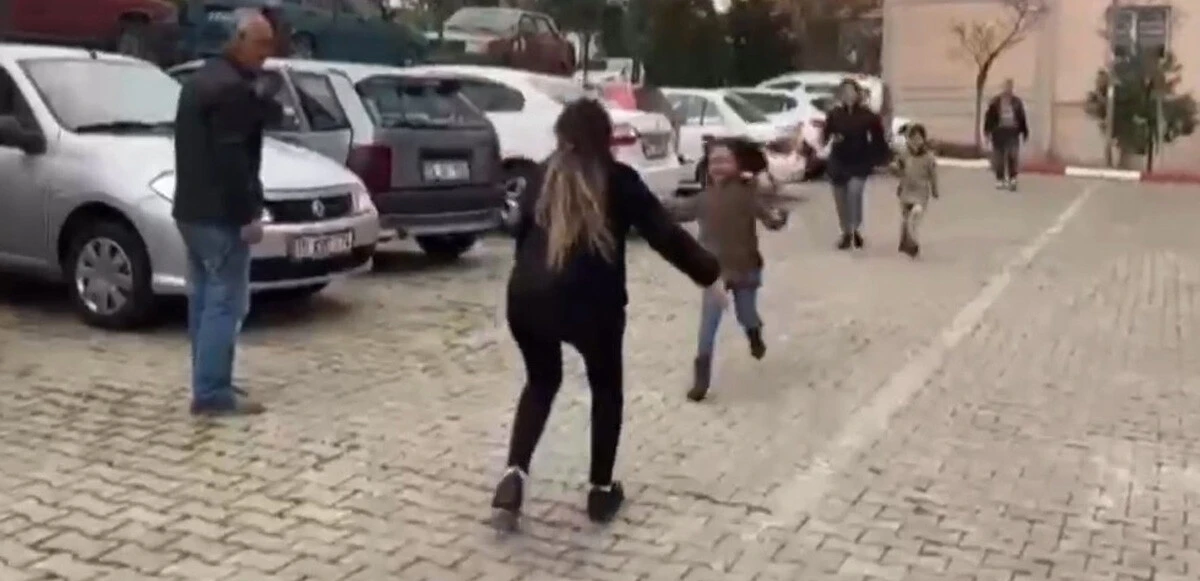 Özgürlüğüne kavuşan hamile anne çocuklarına koştu