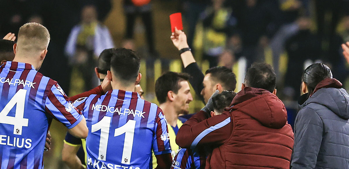 Kanarya, Kadıköy’de Trabzon’u ağırladı. İrfan Can 18’de kırmızı kart, eksik kalan Fenerbahçe ise dört dakika sonra kalesinde golü gördü. Tabelayı değiştiren Nwakaeme’ydi. Eşitliği sağlayan gol ise Zajc’tan gelince puanlar paylaşıldı.