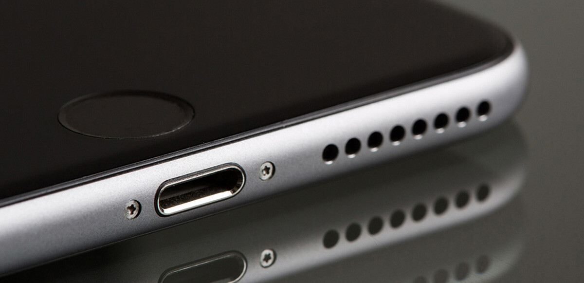 Apple, iPhone 5'ten bu yana Lightning bağlantı noktasını kullanıyor.