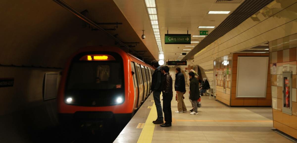 Taksim Metro İstasyonu Valilik kararı ile geçici süre kapatıldı.