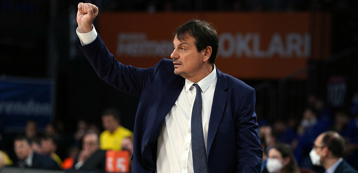 Ergin Ataman&#039;dan eleştirilere cevap: Bayrağım ve milletim kırmızı çizgimdir