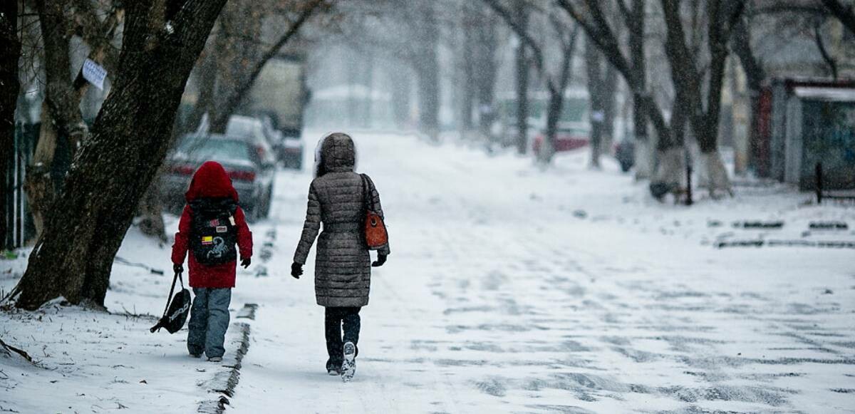 İstanbul'da etkili olması beklenen kar yağışı nedeniyle İBB ve İstanbul Valiliği ''Karla Mücadele Hazırlık Toplantısı'' yaptı.